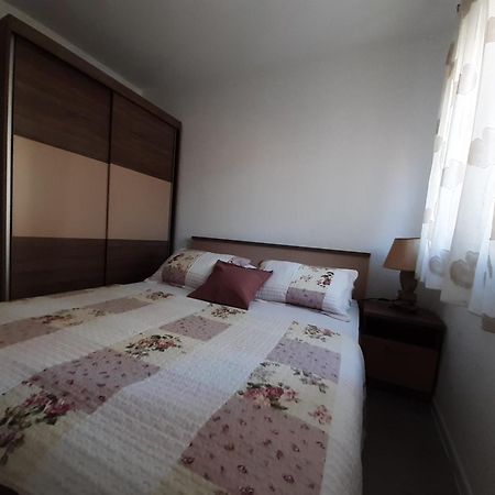 Apartment Lucky With Jacuzzi Trogir Room photo
