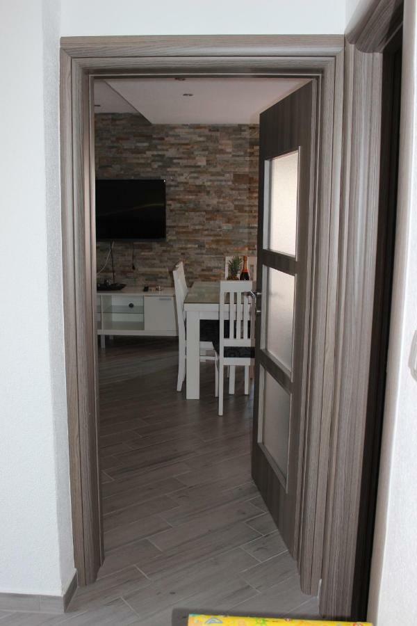 Apartment Lucky With Jacuzzi Trogir Exterior photo