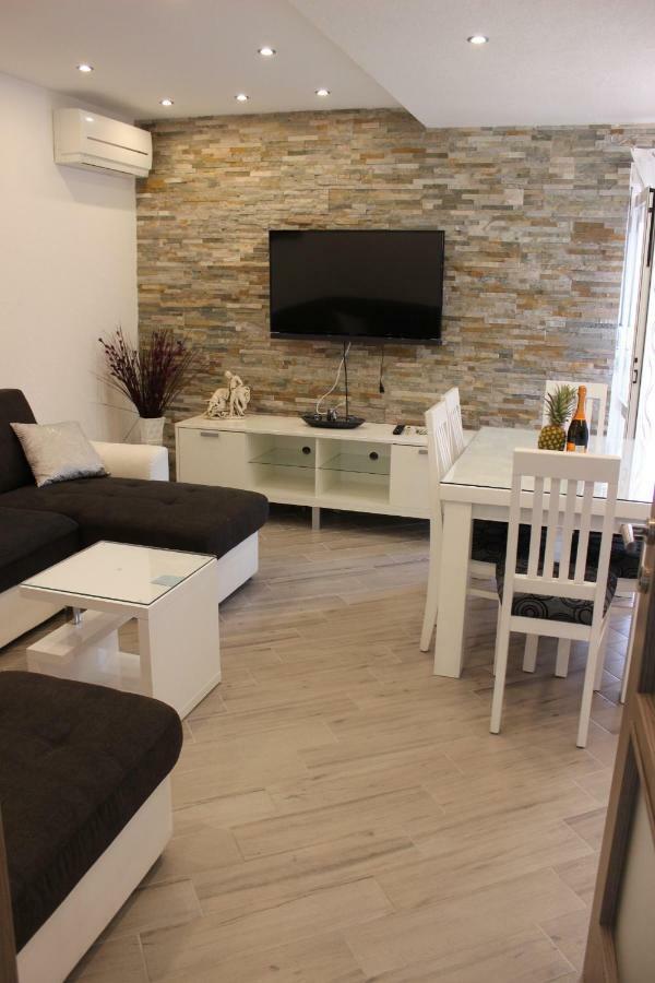 Apartment Lucky With Jacuzzi Trogir Exterior photo