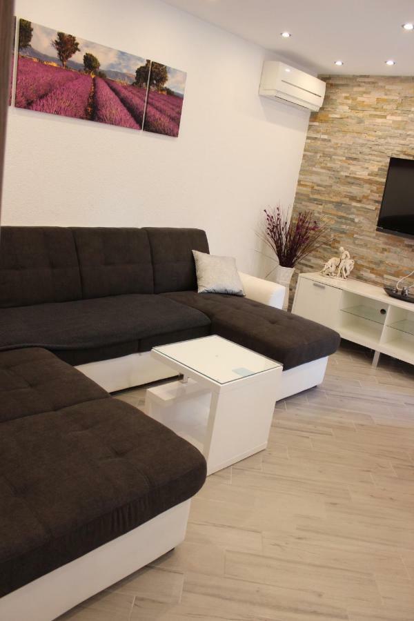 Apartment Lucky With Jacuzzi Trogir Exterior photo